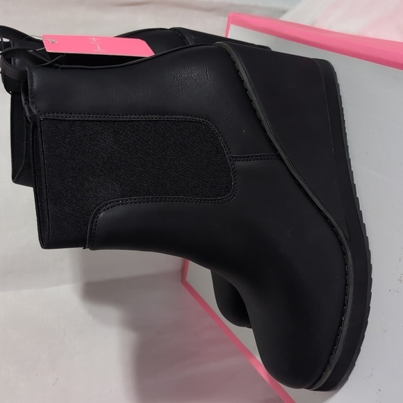 Jessica Carlyle Benedict Black Wedge Heel Chelsea Bootie Size 9 New with Tag - Picture 4 of 6